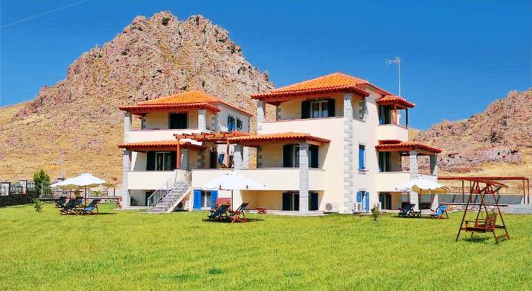 Serviced apartment with jacuzzi, BBQ & terrace | Good for workation in Lemnos