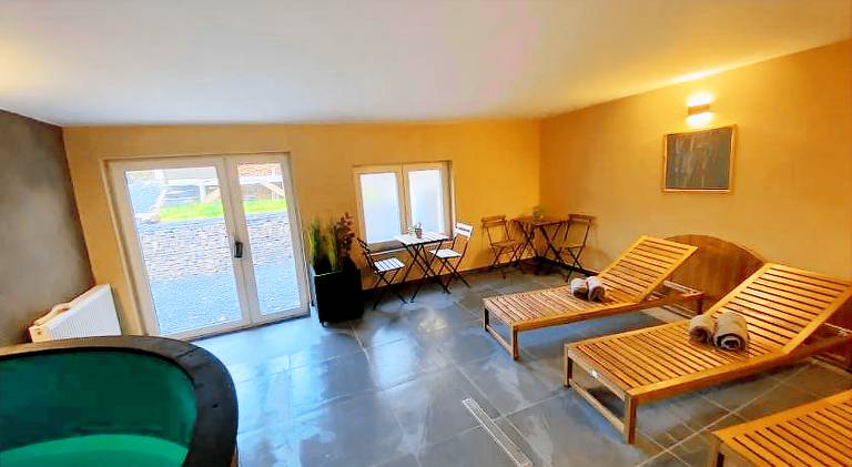 Rental apartment with sauna, jacuzzi & garden — photo 2