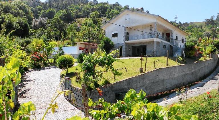 Ample house with private pool, garden & patio | Perfect for remote work | Dogs allowed — photo 5
