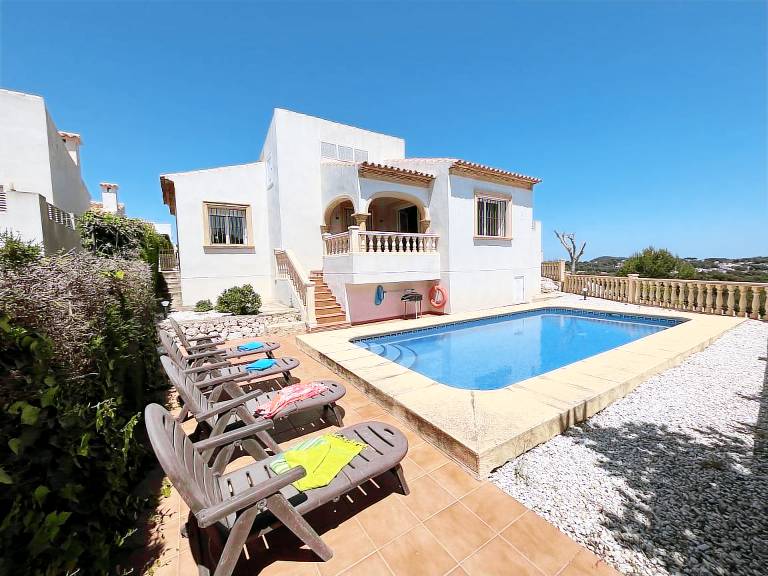 Fully equipped vacation home with terrace, garden & grill | Pets are welcome in Alicante