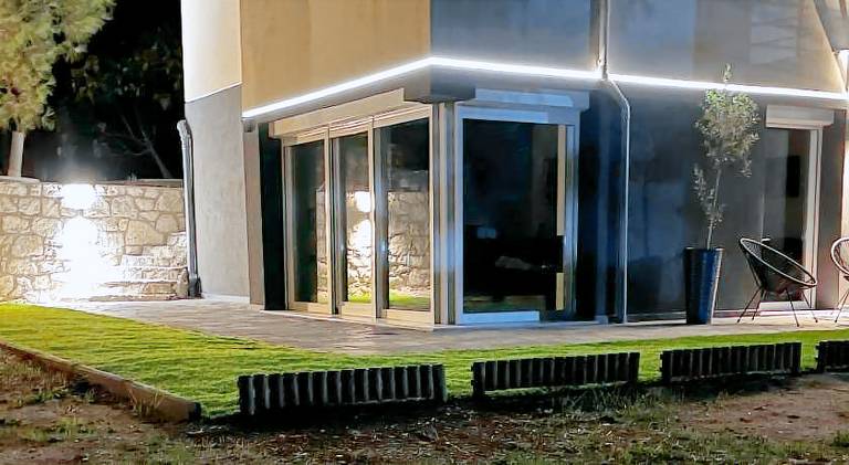 Holiday apartment with patio & yard — photo 5