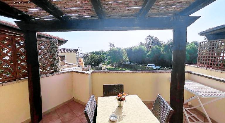 Serviced apartment with patio & yard — photo 5