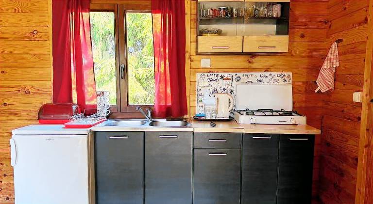 Chalet with hot tub — photo 5