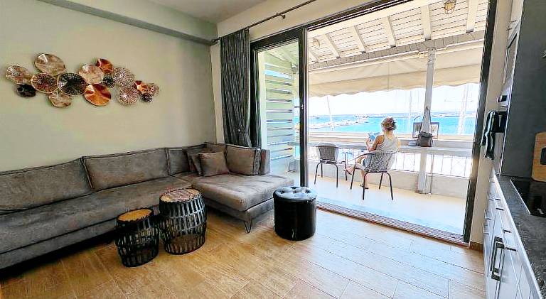 Rental apartment with terrace — photo 2