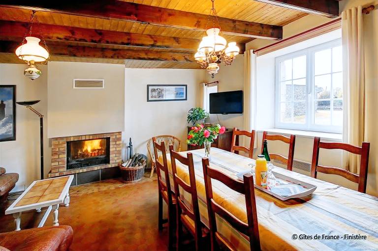 Gite with yard, grill & terrace — photo 4
