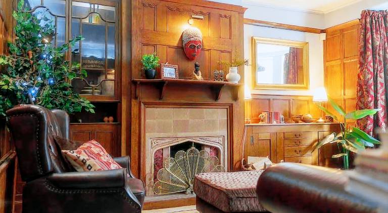 Charming house with barbecue, hot tub & yard | Pet-friendly — photo 4
