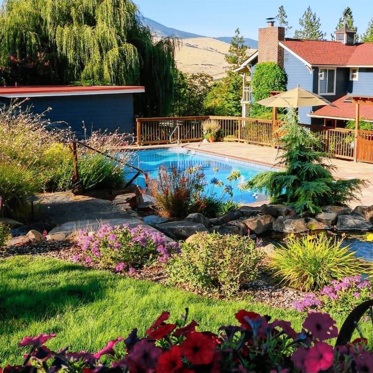 Bed And Breakfast Accommodation In Ashland From $84 | HomeToGo