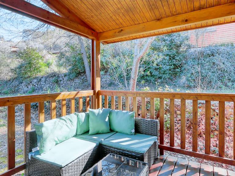 Chalet with patio & pool — photo 2