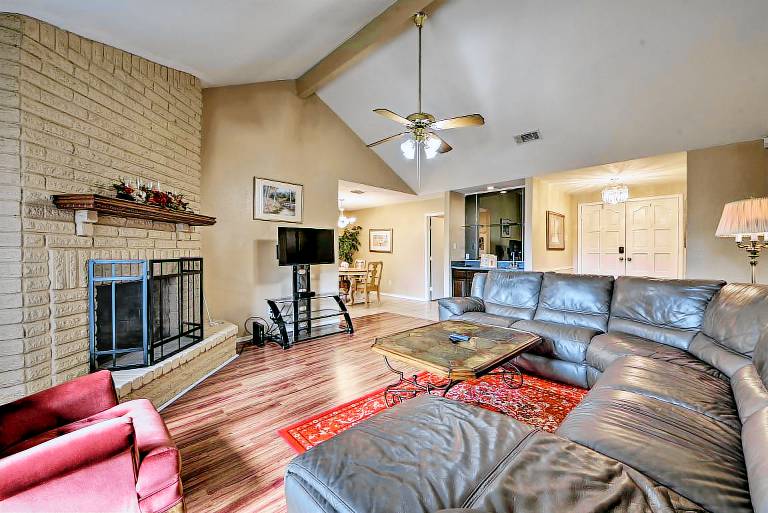 Pet Friendly Missouri City Home w Fenced In Yard