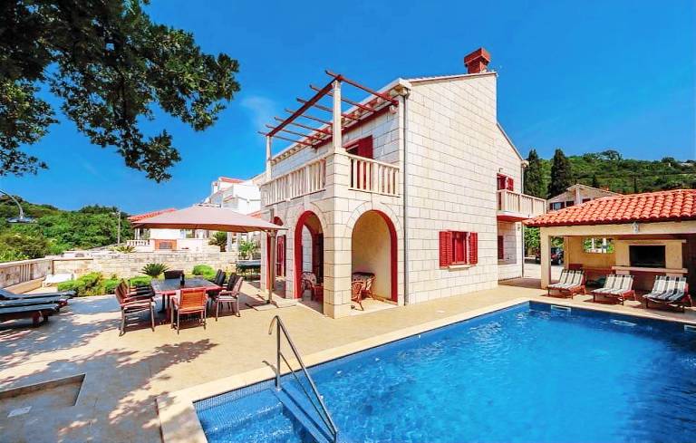Fully equipped ample villa with patio, private pool & barbeque | Mountain view | Pets allowed in Dubrovnik