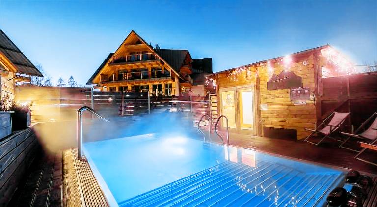 Serviced apartment with sauna, garden & hot tub in Zakopane