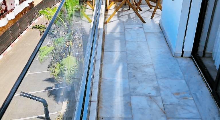 Apartment with pool — photo 5