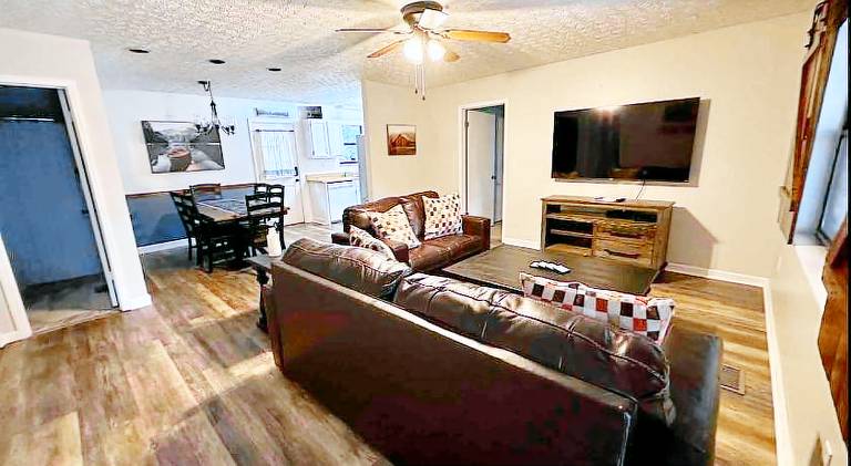 Vacation home with hot tub | Pet-friendly in Sevierville, TN