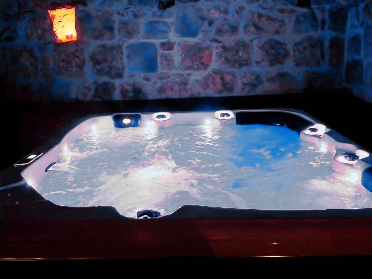 House with hot tub, grill & garden — photo 5