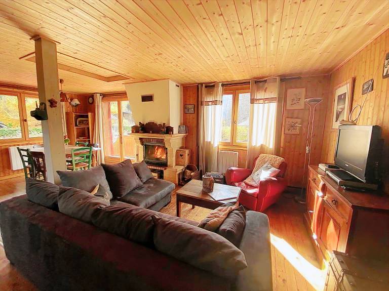 Chalet with garden — photo 2