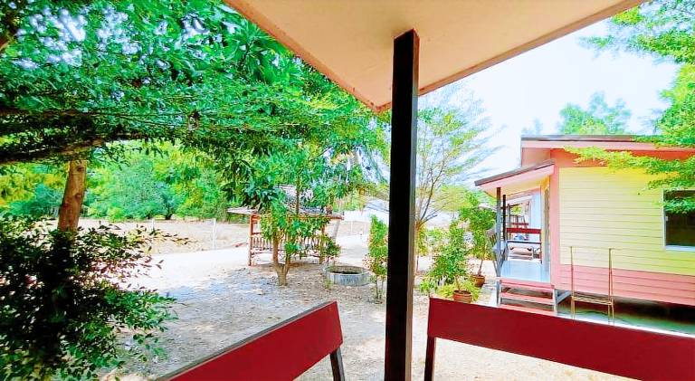Villa with yard, grill & patio | Close to the beach | Dogs allowed — photo 5