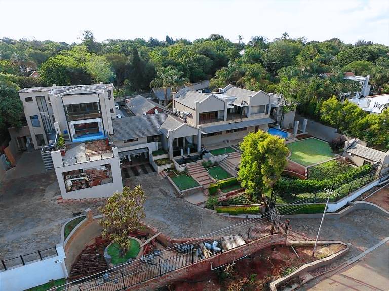 Vacation home with garden, pool & jacuzzi in Pretoria