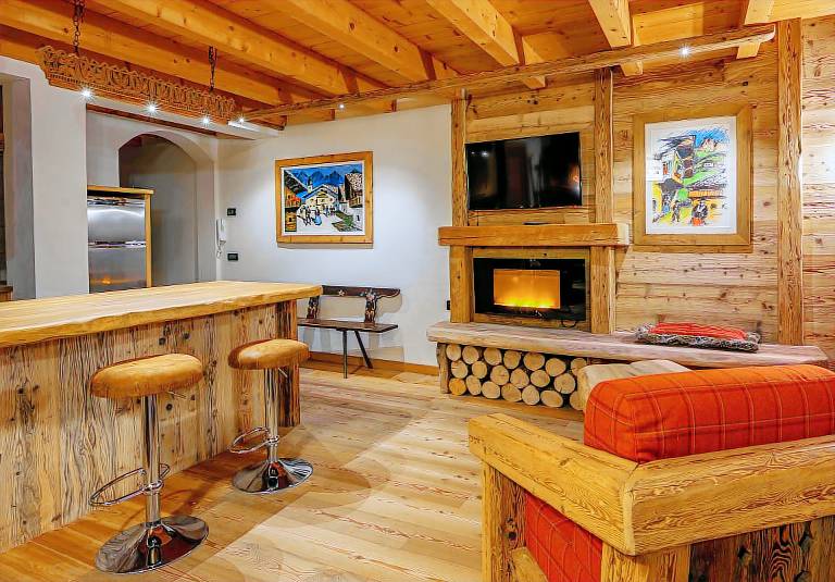Wonderful rental apartment with jacuzzi, patio & sauna | Mountain view | Pet-friendly — photo 2