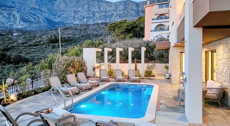 Rental apartment with pool & hot tub — photo 4