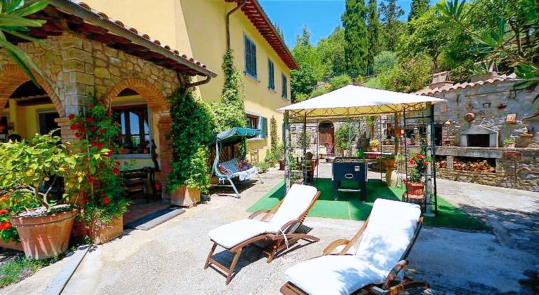 Villa with pool — photo 5
