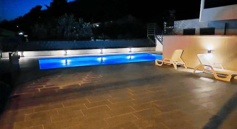 Apartment with pool in Seget