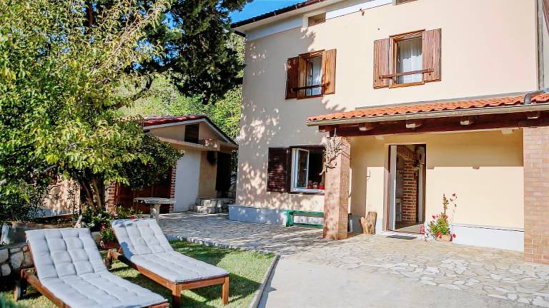 Fully equipped nice villa with jacuzzi, grill & patio | Pet-friendly — photo 3