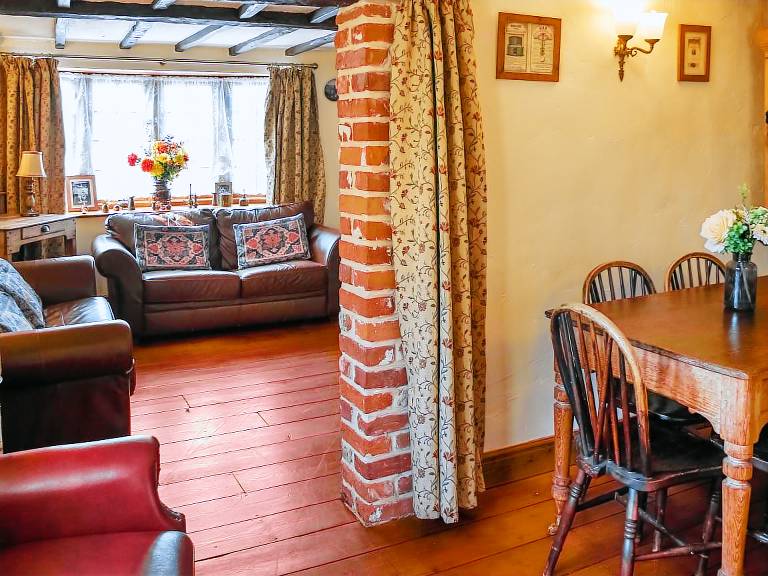 Family-friendly wonderful cottage with yard & grill | River view | Dogs allowed — photo 4