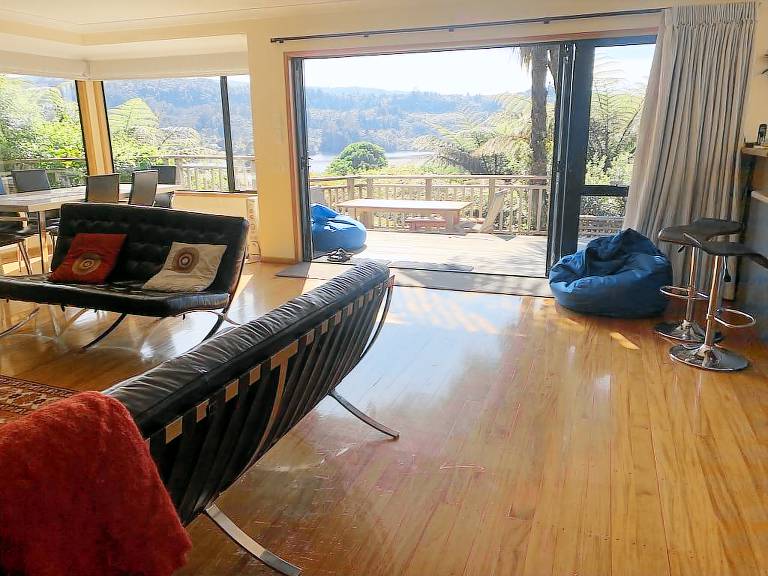 House  Lake Tarawera