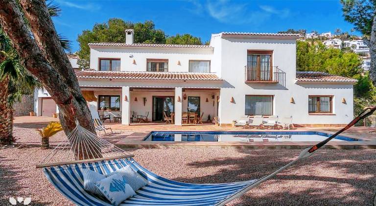 Villa with garden, terrace & BBQ in Mora