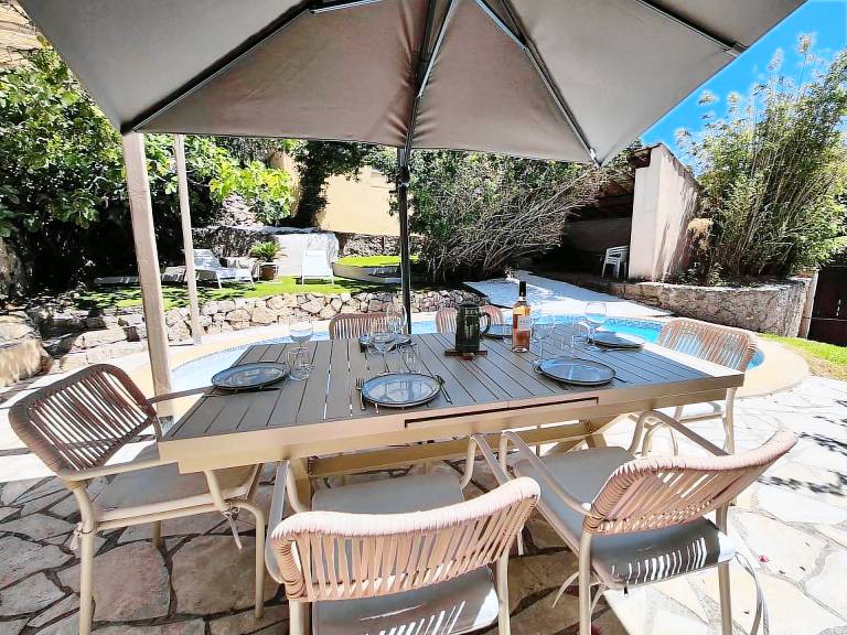 House with yard, pool & terrace — photo 4