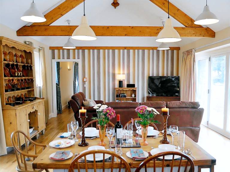 Cottage with BBQ, yard & jacuzzi | River view — photo 3