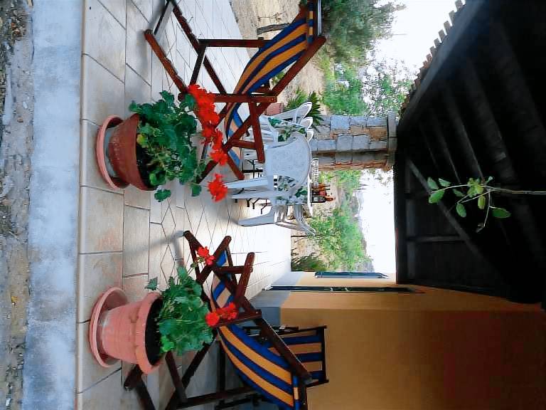 Child-friendly villa with barbeque, terrace & yard | Pets allowed — photo 4