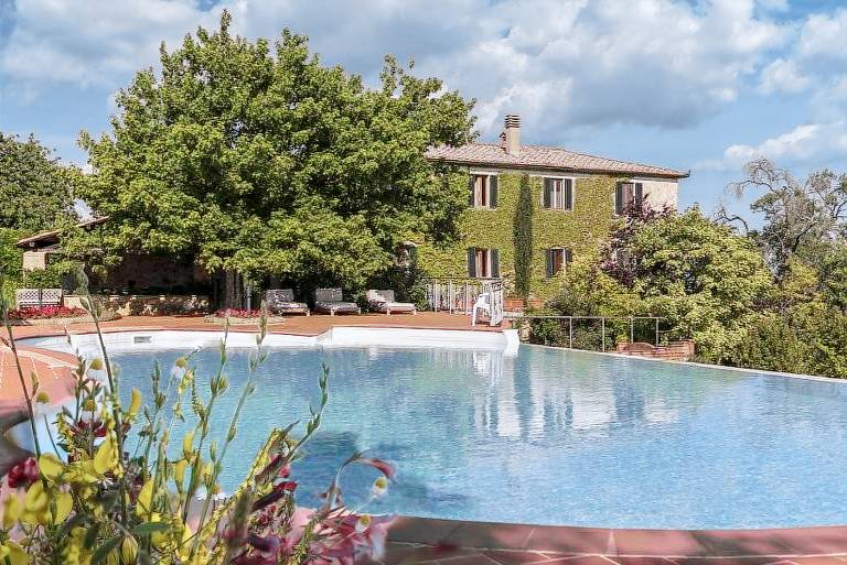 La Palazzina: Villa siena autentic villa in estate from 1600 century, with incredible swimmingpool, (WITH AIR CONDITIONING) — photo 3
