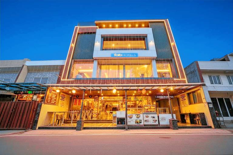 FabHotel Shri Shreeyam Stay