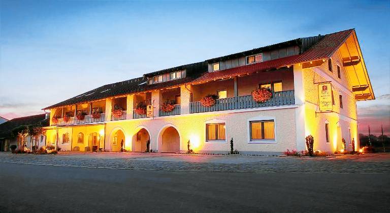 Vilstaler Hof Landgasthof & Hotel in Dingolfing