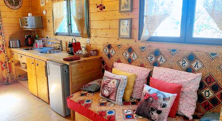 Tent with jacuzzi — photo 2
