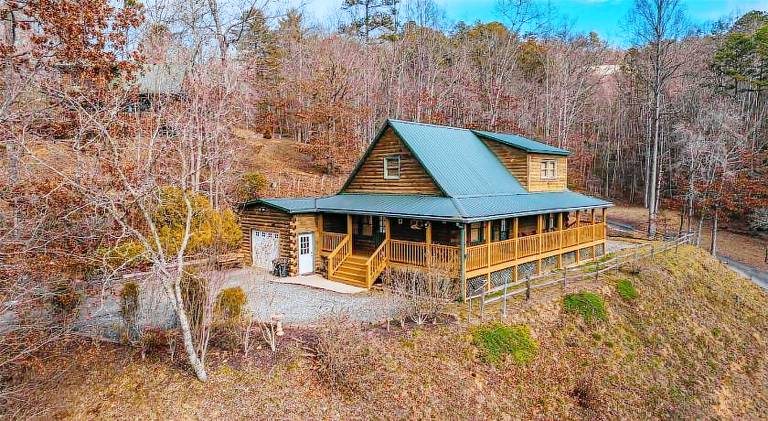 Vacation home with jacuzzi in Bryson City, NC