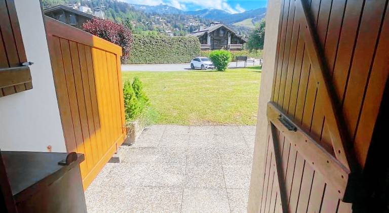 Rental apartment with patio & garden — photo 2