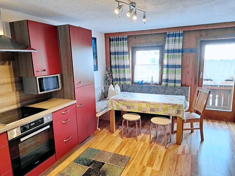 Nice vacation home with yard, grill & patio | Mountain view | Pets allowed — photo 3