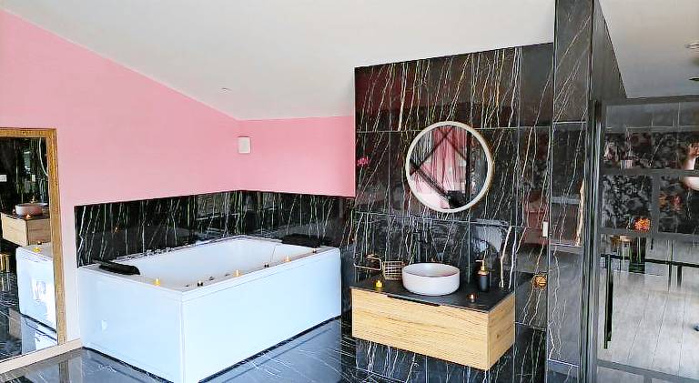 Loveroom - Les suites d'Elise - Suite Elise — photo 3