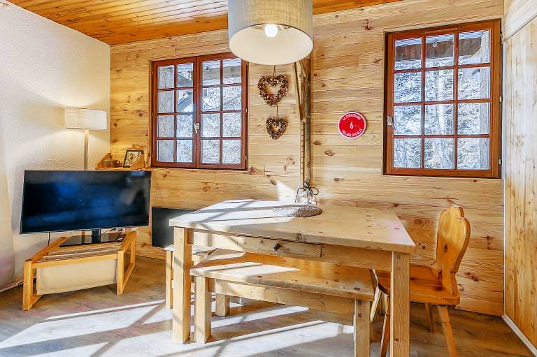 Fully equipped rental apartment with terrace, yard & fast internet | Garden view | Next to the ski | Dogs allowed — photo 4
