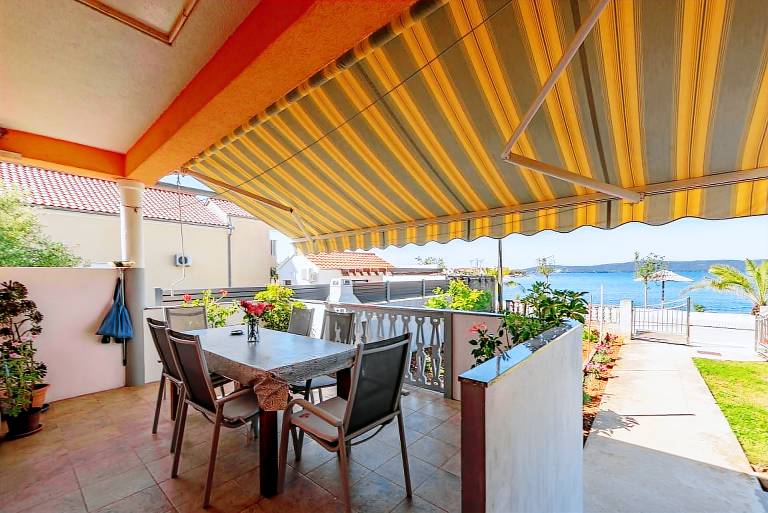 Apartment with barbeque & garden | Beach view | Dogs allowed — photo 2