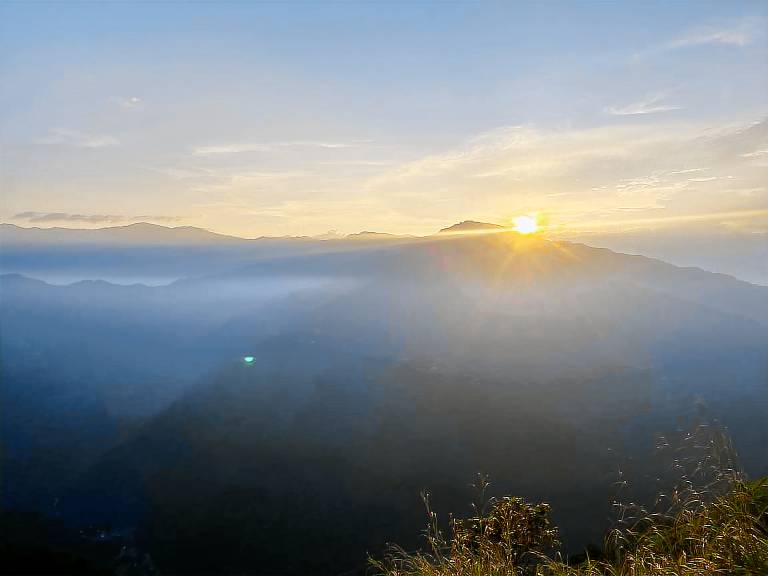 Charming villa with yard, pool & barbecue | Water view | Good for workation | Pets allowed in Darjeeling