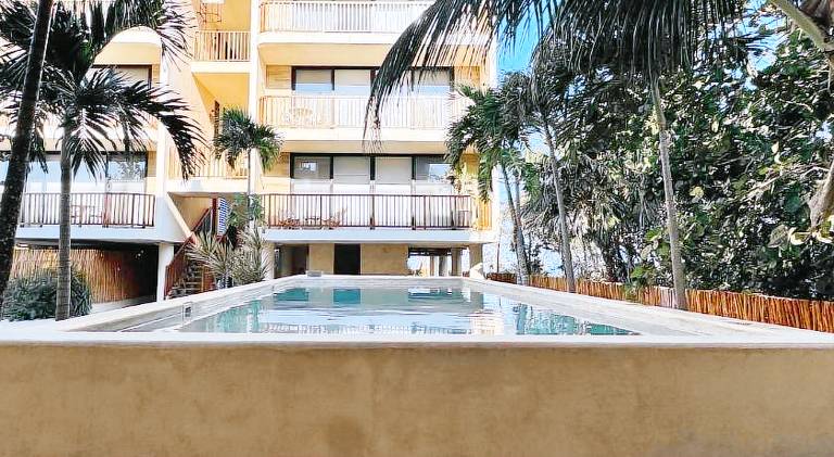 Apartment with pool — photo 3