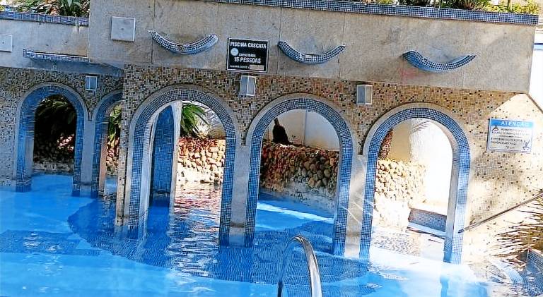 Holiday apartment with pool — photo 4