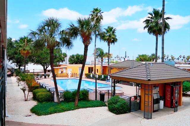 Americas Best Value Inn Laredo — photo 3