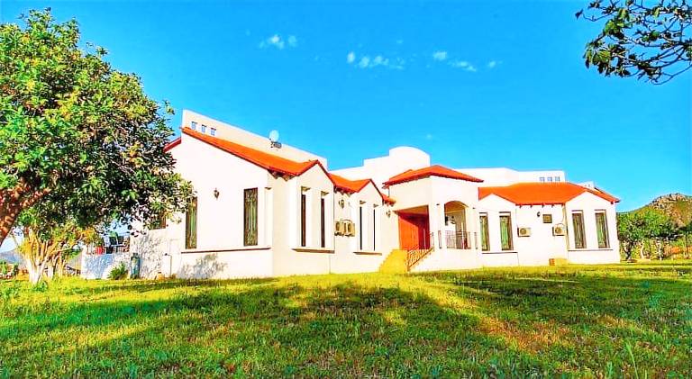 Villa with patio, garden & private pool | Dogs allowed — photo 4