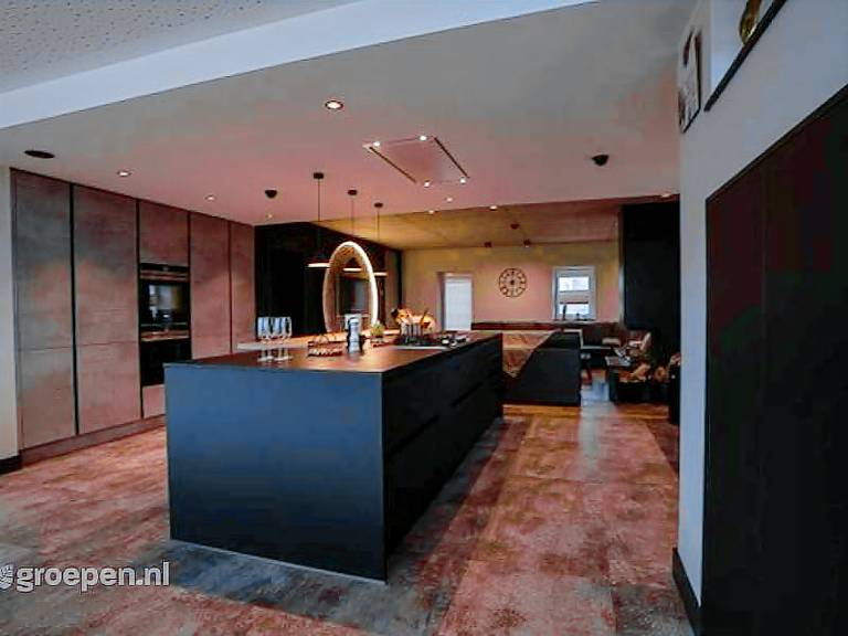 Vacation home with jacuzzi, sauna & yard — photo 4