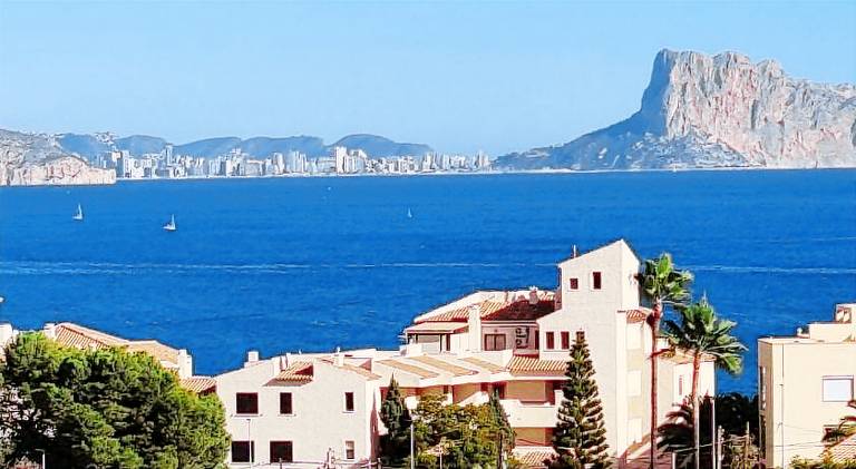 Fully equipped pleasant holiday apartment with private pool, patio & garden | Next to the beach | Good for workation | Pet-friendly in L'Alfas del Pi