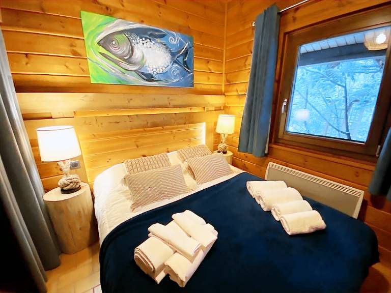 Chalet with yard, BBQ & jacuzzi — photo 3